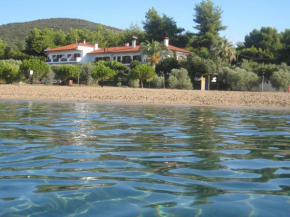  Pension Nikos  Полигирос